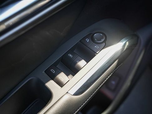 Used 2026 Chevrolet Traverse LT FWD image 18