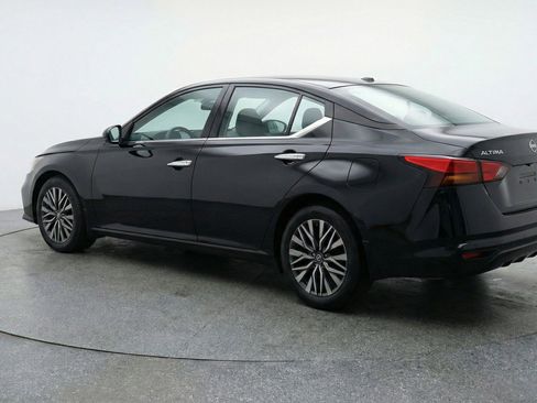 Used 2025 Nissan Altima 2.5 SV image 6