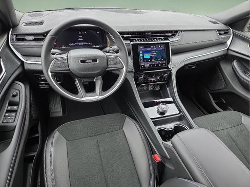 New 2025 Jeep Grand Cherokee L Laredo image 12