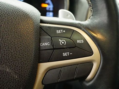 Certified 2017 Jeep Grand Cherokee Overland image 38