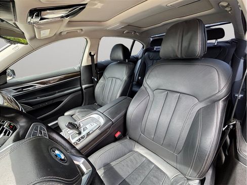 Used 2021 BMW 740i RWD image 21