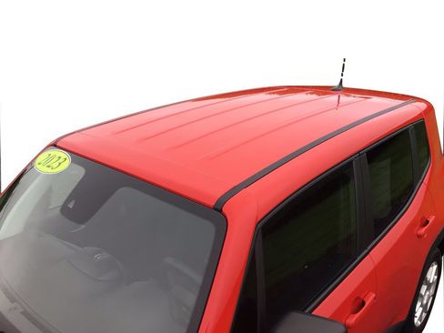 Used 2023 Jeep Renegade Latitude AWD/4WD image 11