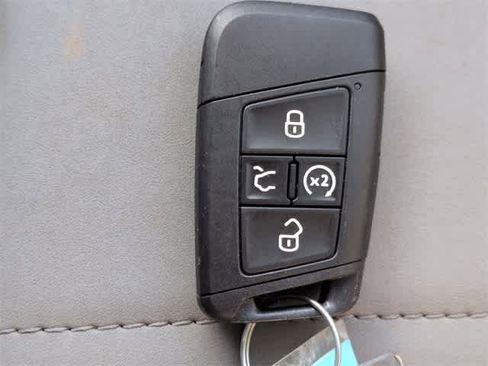 Used 2024 Volkswagen Taos SE image 35