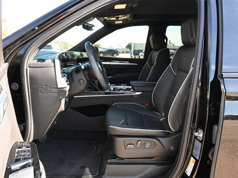 Certified 2025 Cadillac Escalade Sport w/ LPO, Floor Liner Package image 18