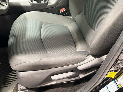 Used 2021 Toyota RAV4 LE AWD/4WD image 16