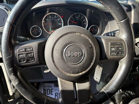 Used 2012 Jeep Wrangler Sahara w/ Dual Top Group image 12