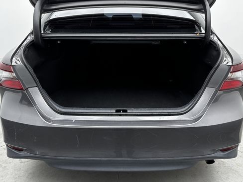 Used 2021 Toyota Camry LE image 28