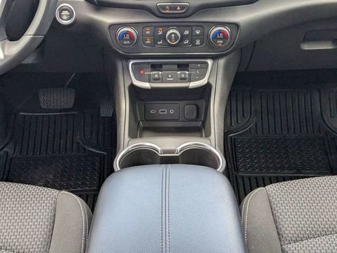 Used 2022 GMC Terrain SLE w/ Driver Convenience Package FWD image 17