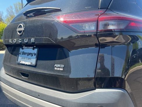 Used 2022 Nissan Rogue S AWD/4WD image 16