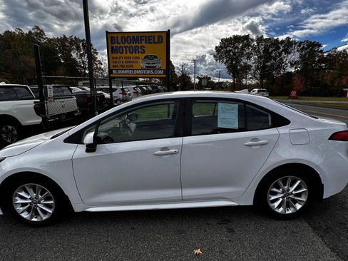 Used 2021 Toyota Corolla LE w/ LE Convenience Package image 8