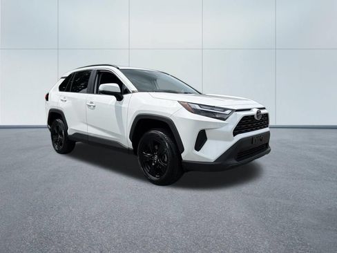 Used 2024 Toyota RAV4 XLE AWD/4WD image 4
