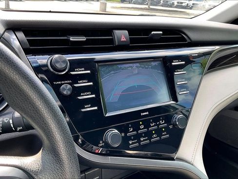 Used 2020 Toyota Camry LE FWD image 13