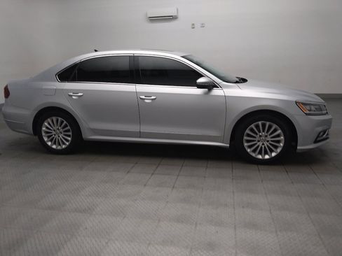 Used 2017 Volkswagen Passat 1.8T SE w/ SE Lighting Package FWD image 11