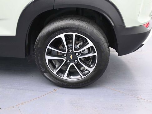 Used 2025 Chevrolet TrailBlazer LT w/ LT Cold Weather Package AWD/4WD image 5
