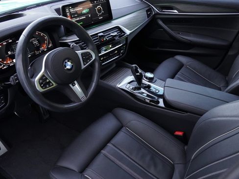 Used 2023 BMW M550i xDrive w/ Executive Package AWD/4WD image 9