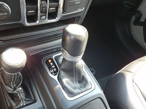 Used 2022 Jeep Wrangler Unlimited Sahara AWD/4WD image 15