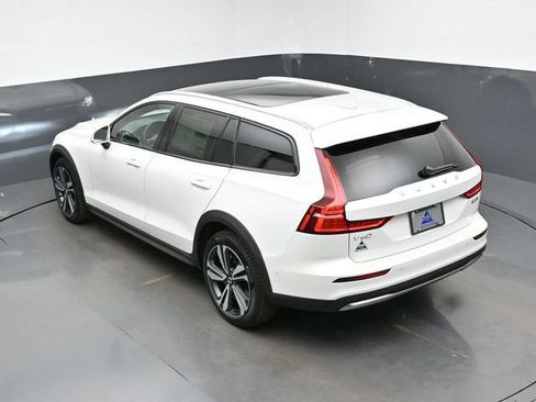 New 2026 Volvo V60 B5 Cross Country Plus w/ Climate Package AWD/4WD image 47