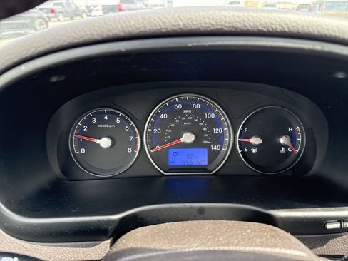 Used 2012 Hyundai Santa Fe SE image 9