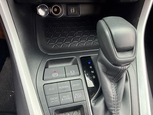 Used 2025 Toyota RAV4 XLE AWD/4WD image 20