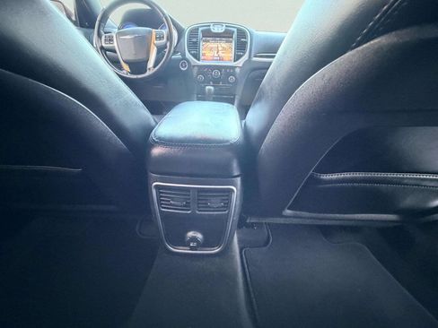 Used 2011 Chrysler 300 Limited RWD image 22