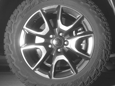 Used 2025 Jeep Compass Trailhawk image 13