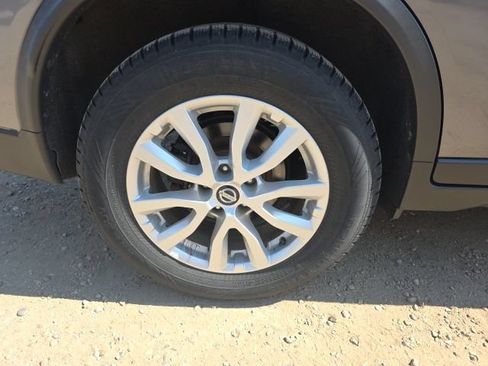 Used 2018 Nissan Rogue SV AWD/4WD image 9