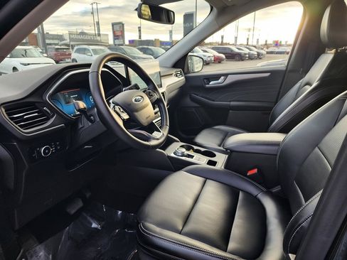 Used 2024 Ford Escape Platinum image 9