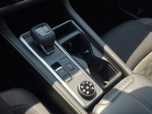 Used 2024 Nissan Pathfinder SV image 24