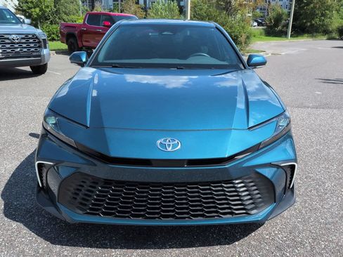 Used 2025 Toyota Camry SE w/ Convenience Package FWD image 9