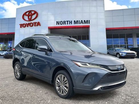 Used 2024 Toyota Venza LE image 1