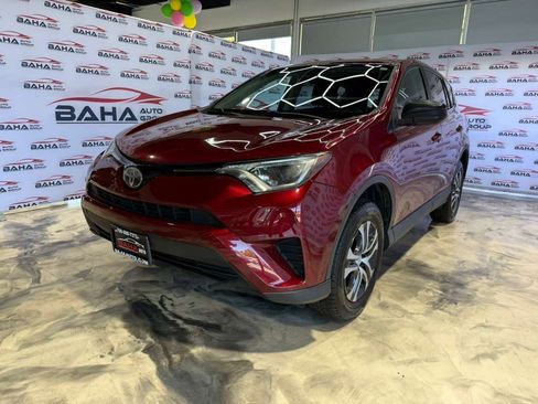 Used 2018 Toyota RAV4 LE FWD image 2