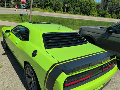 Used 2015 Dodge Challenger R/T Scat Pack w/ Leather Interior Group RWD image 9