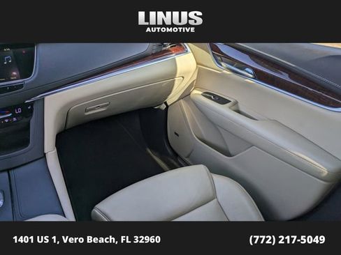 Used 2018 Cadillac XT5 Luxury w/ Driver Awareness Package image 17