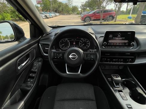 Used 2024 Nissan Rogue SV FWD image 11