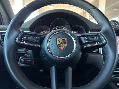 Used 2022 Porsche Macan AWD/4WD image 22