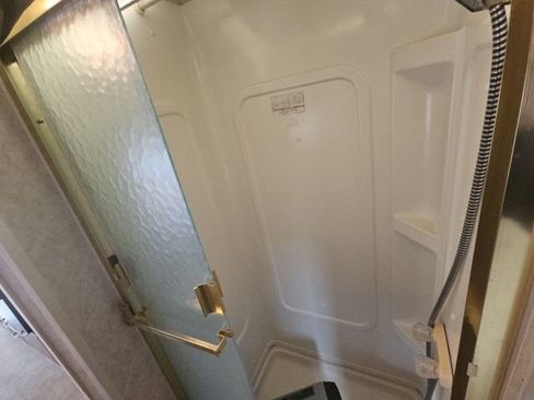 Used 2005 Ford E-450 and Econoline 450 image 36