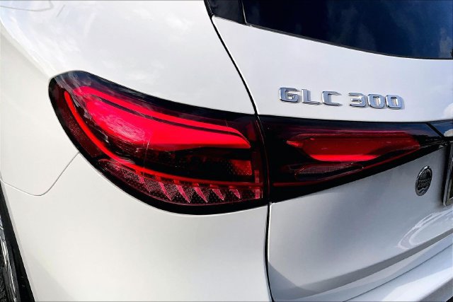 Used 2026 Mercedes-Benz GLC 300 4MATIC image 25