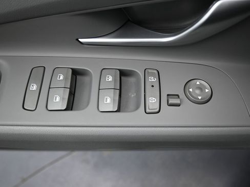 Used 2025 Hyundai Elantra SEL image 18