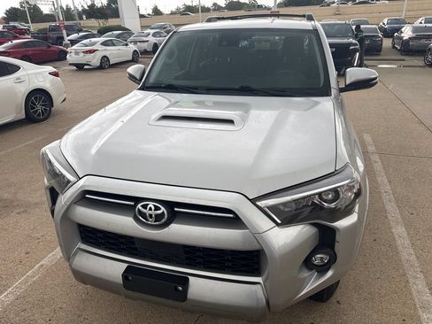 Used 2022 Toyota 4Runner TRD Off-Road Premium w/ Moonroof Package AWD/4WD image 2
