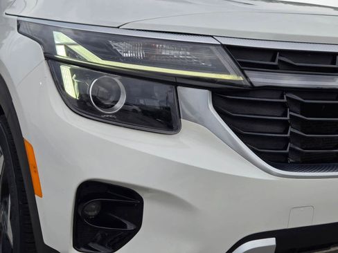 Used 2024 Kia Seltos EX FWD image 2