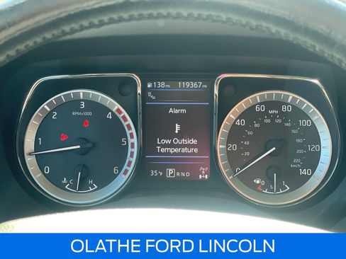 Used 2019 Nissan Titan SV w/ SV Convenience Package image 16