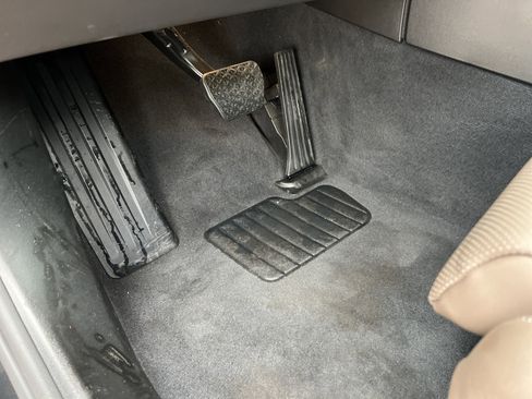 Used 2025 BMW 540i xDrive w/ Premium Package image 17