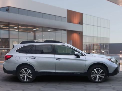 Used 2018 Subaru Outback 2.5i Limited AWD/4WD image 4