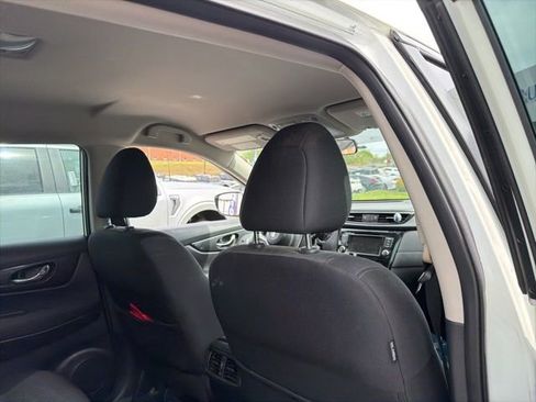 Used 2018 Nissan Rogue S image 14