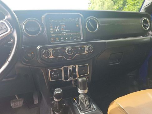 Used 2020 Jeep Wrangler Unlimited Sahara AWD/4WD image 5