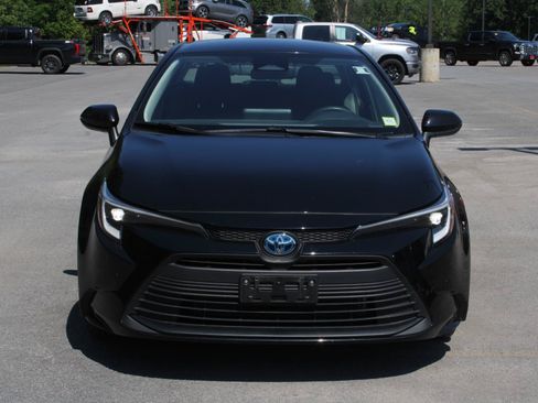 Used 2023 Toyota Corolla LE w/ Carpet Mat Package (TMS) AWD/4WD image 2