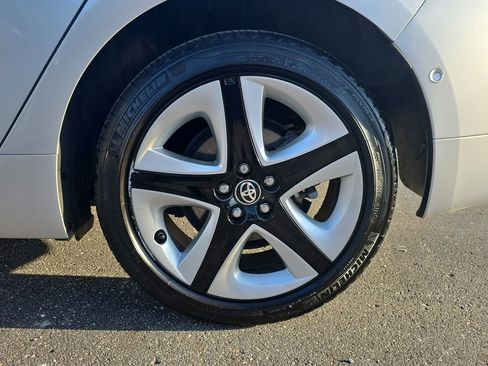 Certified 2017 Toyota Prius Four Touring image 32