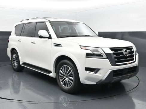 Used 2023 Nissan Armada SL w/ Captain's Chairs Package AWD/4WD image 7