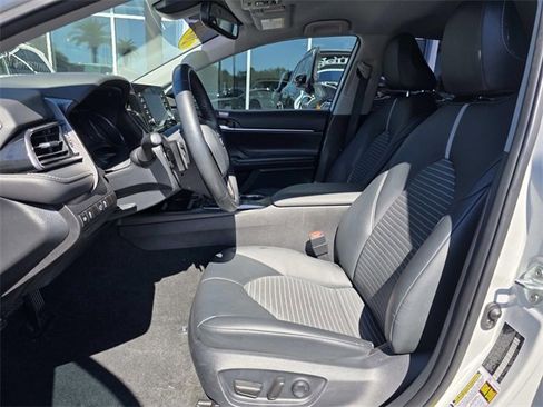 Used 2023 Toyota Camry SE image 11