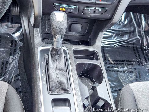 Used 2017 Ford Escape SE w/ Equipment Group 201A AWD/4WD image 16